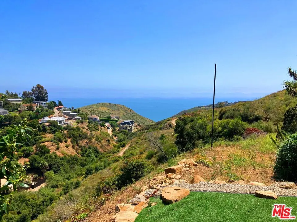 2828 McAlpine Drive, Malibu, CA — listing photo 1