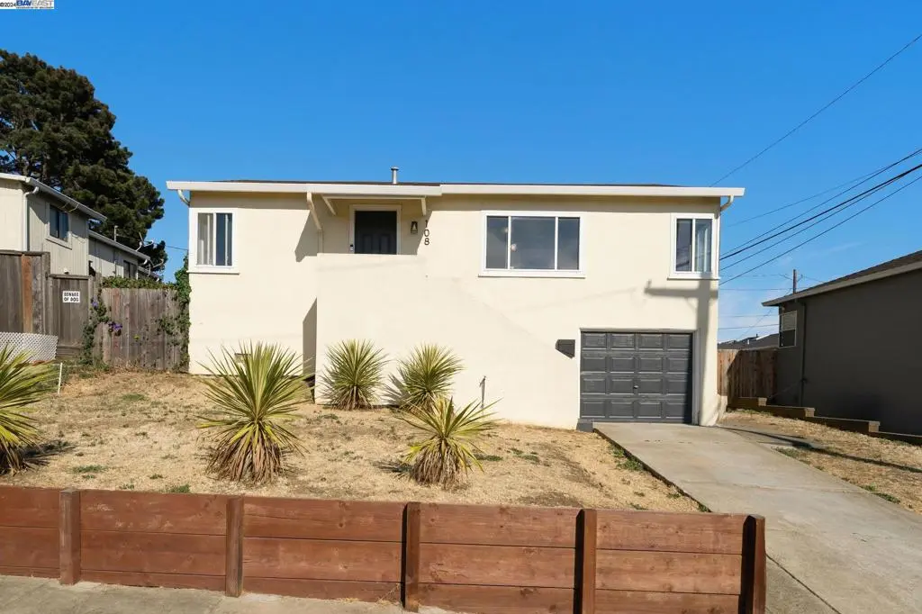 Single Family Residence for sale at 108 Mesa, Vallejo, CA featuring 3 beds and 1 bath