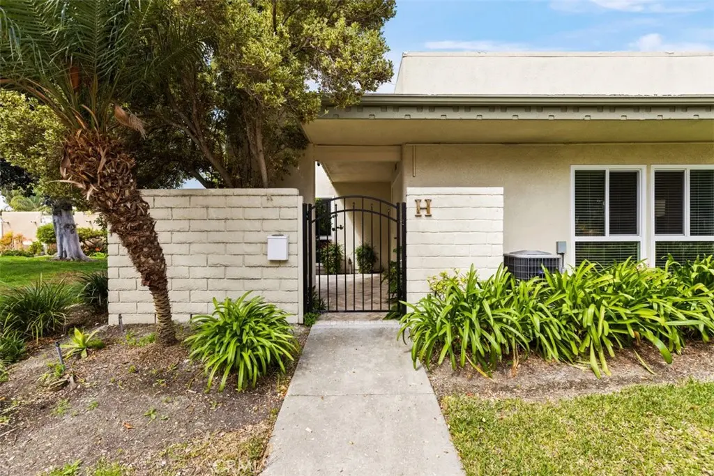 Stock Cooperative for rent at 2049 Via Mariposa E H, Laguna Woods, CA featuring 2 beds and 1 bath