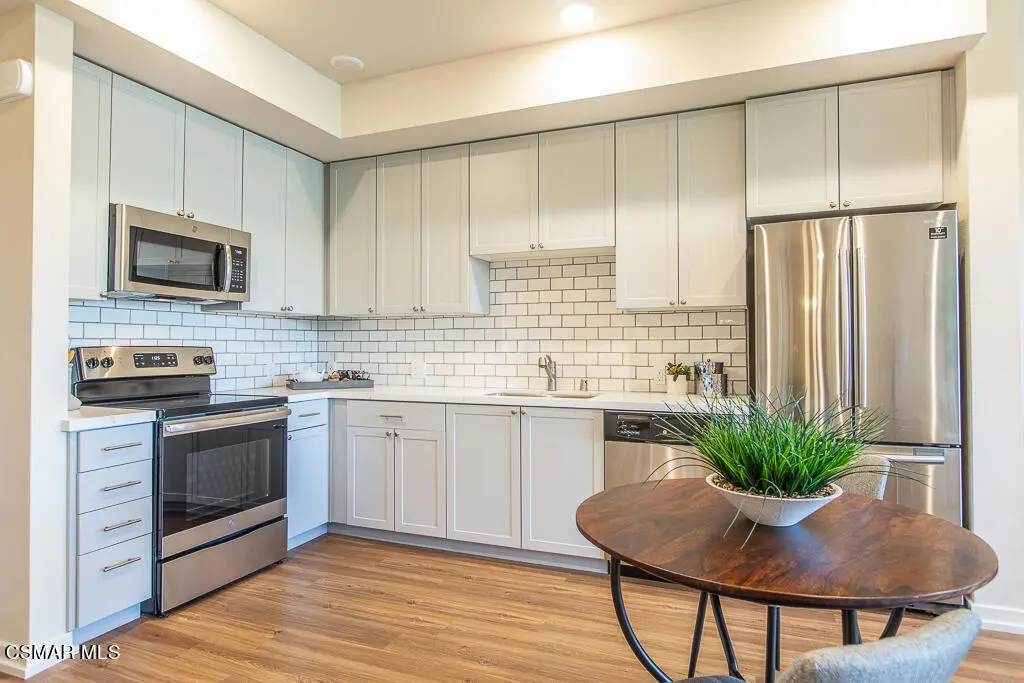 Residential Lease for rent at 77 Conejo School Road 217, Thousand Oaks, CA featuring 1 bed and 1 bath