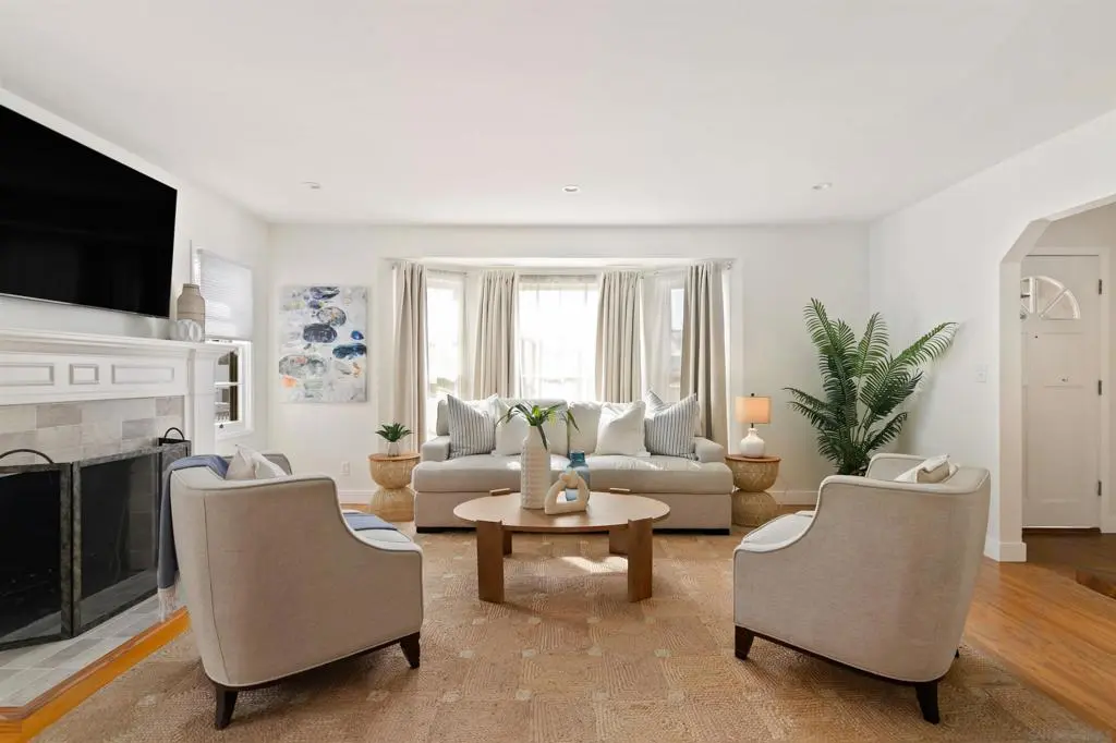Single Family Residence for rent at 5673 La Jolla Hermosa, La Jolla, CA featuring 3 beds and 2 baths