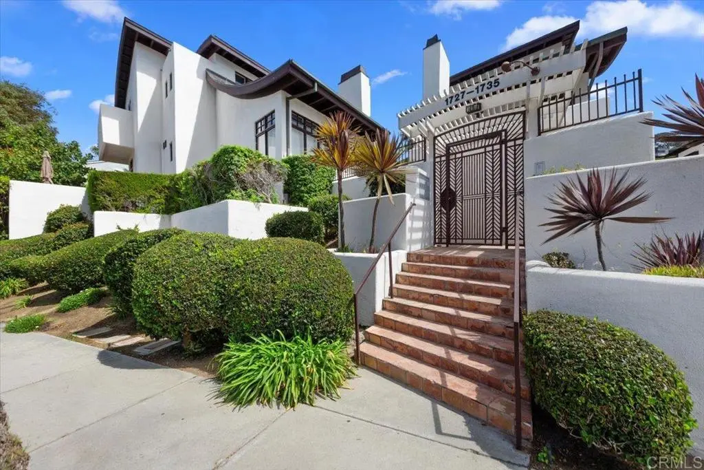 Townhouse for rent at 1733 Coast, Del Mar, CA featuring 2 beds and 2 baths