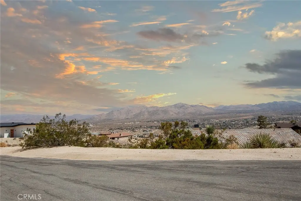 999 Mandarin Road, Yucca Valley, CA — listing photo 1