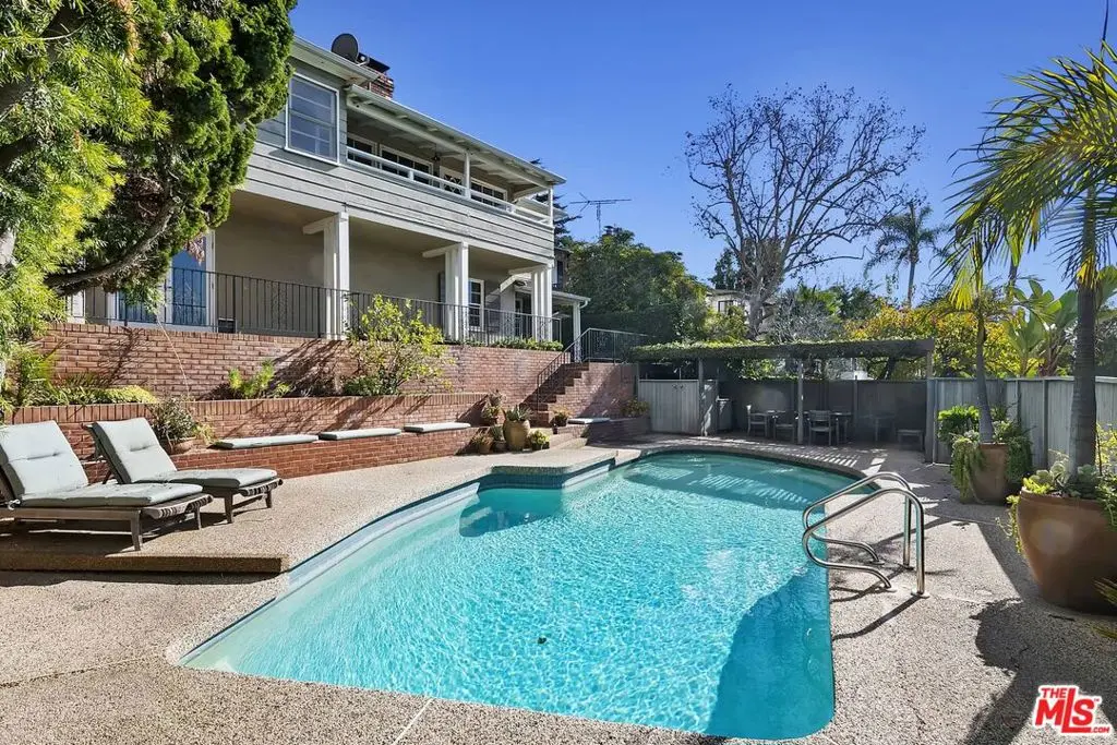 Single Family Residence for rent at 2661 Lake View Terrace, Los Angeles, CA featuring 3 beds and 2 baths