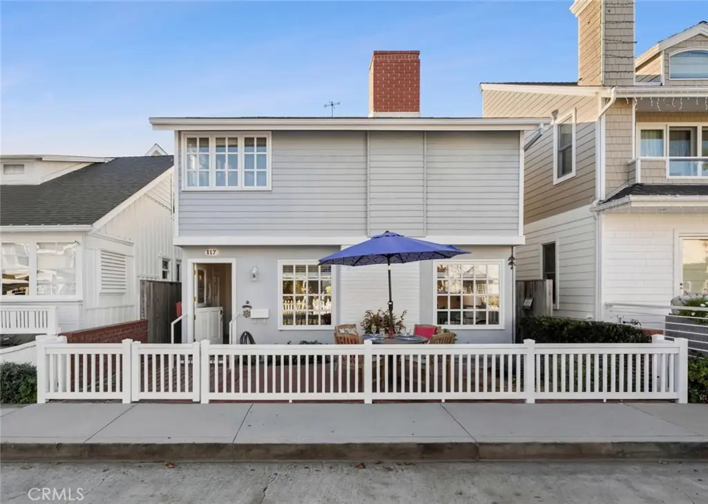 Duplex for rent at 117 Amethyst Avenue, Newport Beach, CA featuring 3 beds and 2 baths