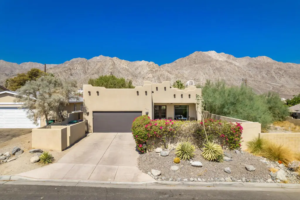 Residential Lease for rent at 53875 Avenida Rubio, La Quinta, Riverside County, CA featuring 3 beds and 3 baths
