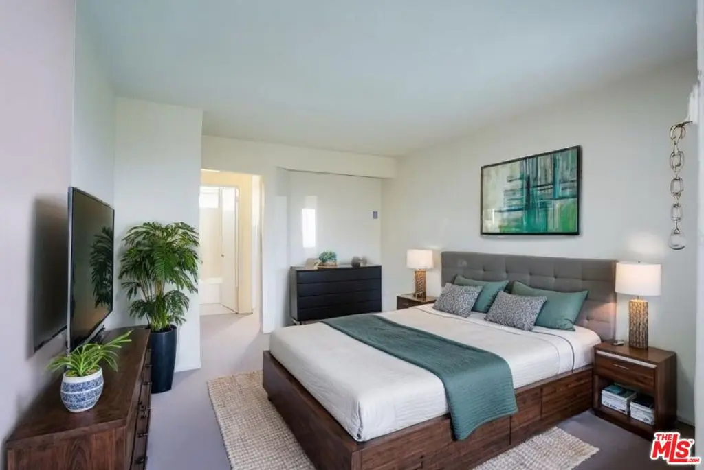 Residential Lease for rent at 571 Fairview Avenue 17, Los Angeles, Los Angeles County, CA and 1 bath