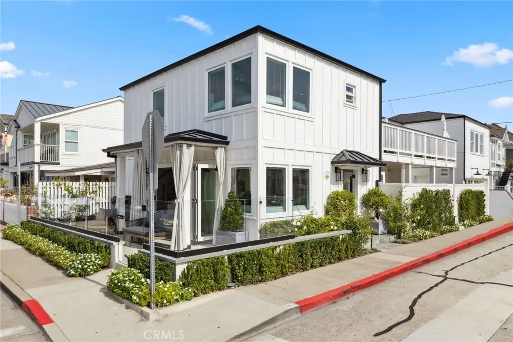 Duplex for rent at 300 Coral Avenue, Newport Beach, CA featuring 3 beds and 3 baths