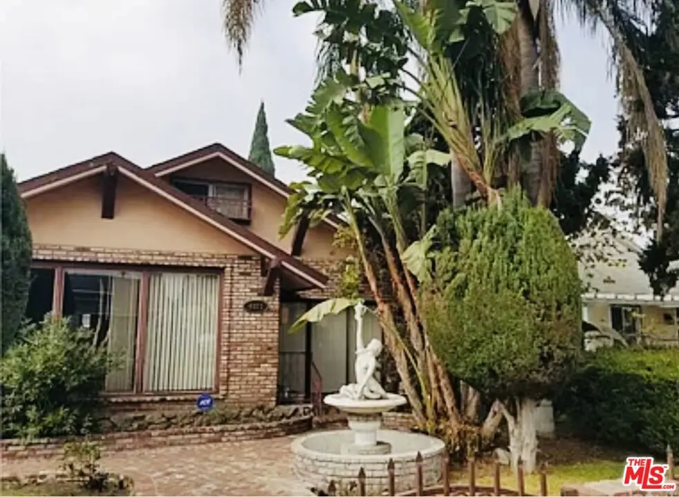 Residential Lease for rent at 4021 Halldale Avenue, Los Angeles, Los Angeles County, CA featuring 9 beds and 4 baths