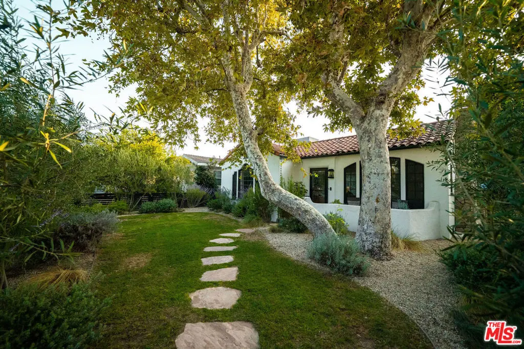 Residential Lease for rent at 3742 Revere Avenue, Los Angeles, Los Angeles County, CA featuring 2 beds and 2 baths