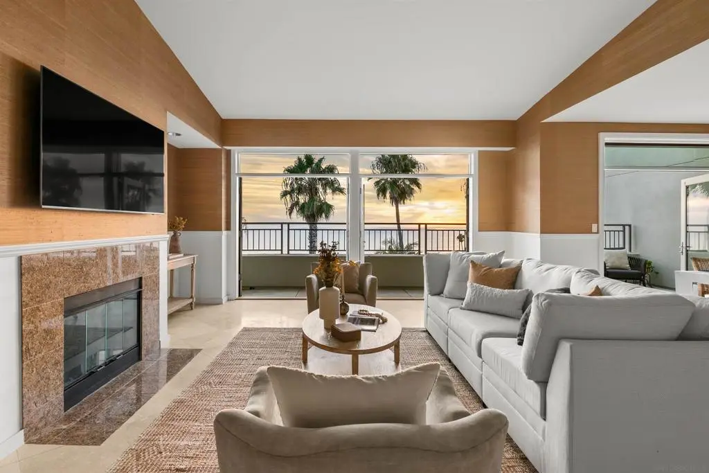 Single Family Residence for rent at 5430 La Jolla Boulevard C302, La Jolla, CA featuring 2 beds and 2 baths