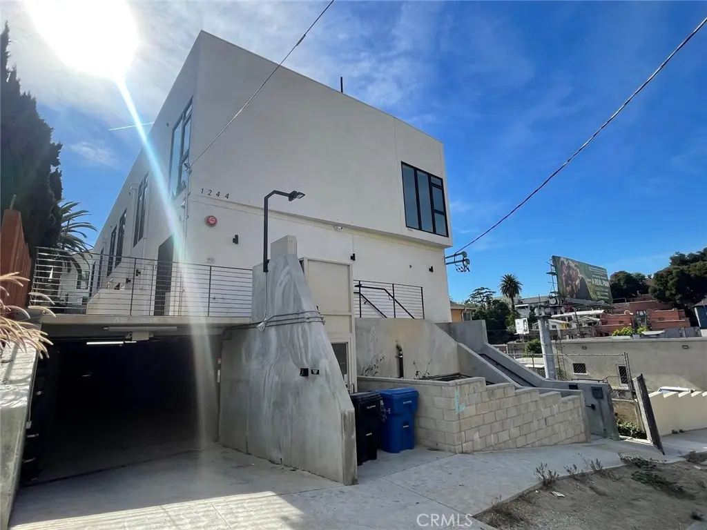 Apartment for rent at 1244 Innes Avenue D, Los Angeles, CA featuring 5 beds and 4 baths