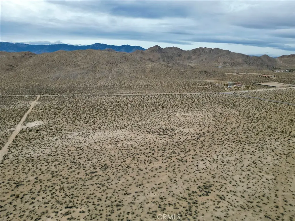 31300 Cove Road, Lucerne Valley, CA — listing photo 1