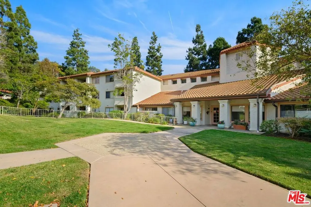501 Palisades Drive 308, Pacific Palisades, CA — listing photo 1