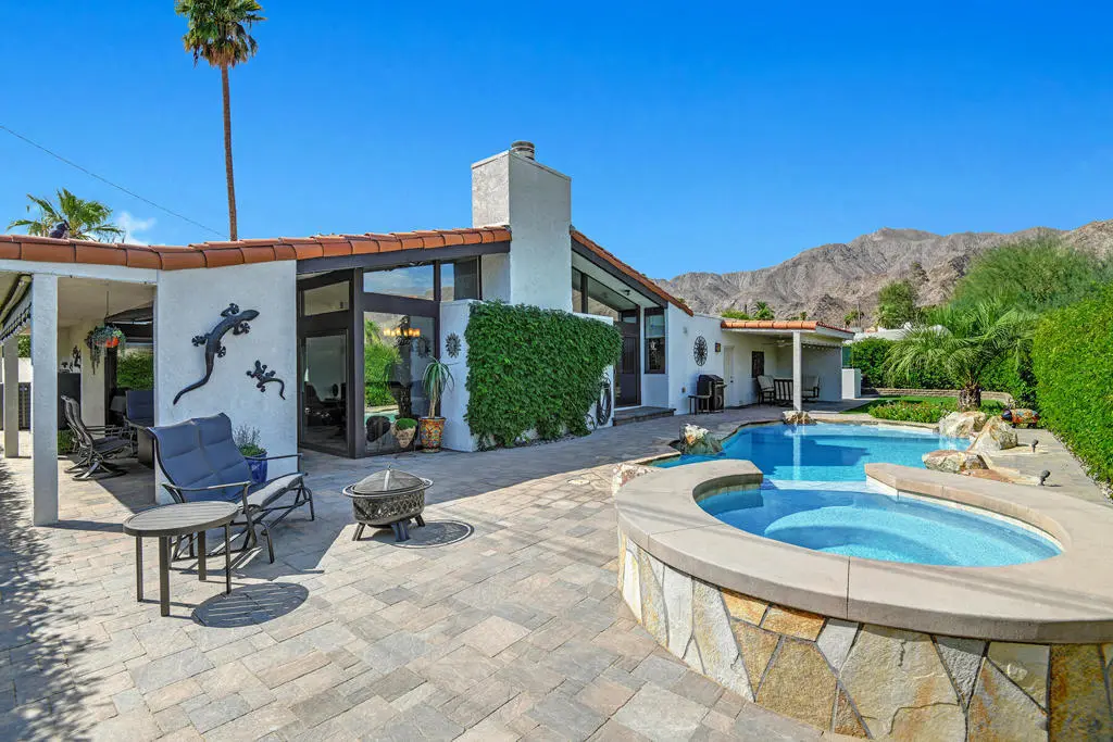 Residential Lease for rent at 54270 Avenida Alvarado, La Quinta, Riverside County, CA featuring 2 beds and 2 baths