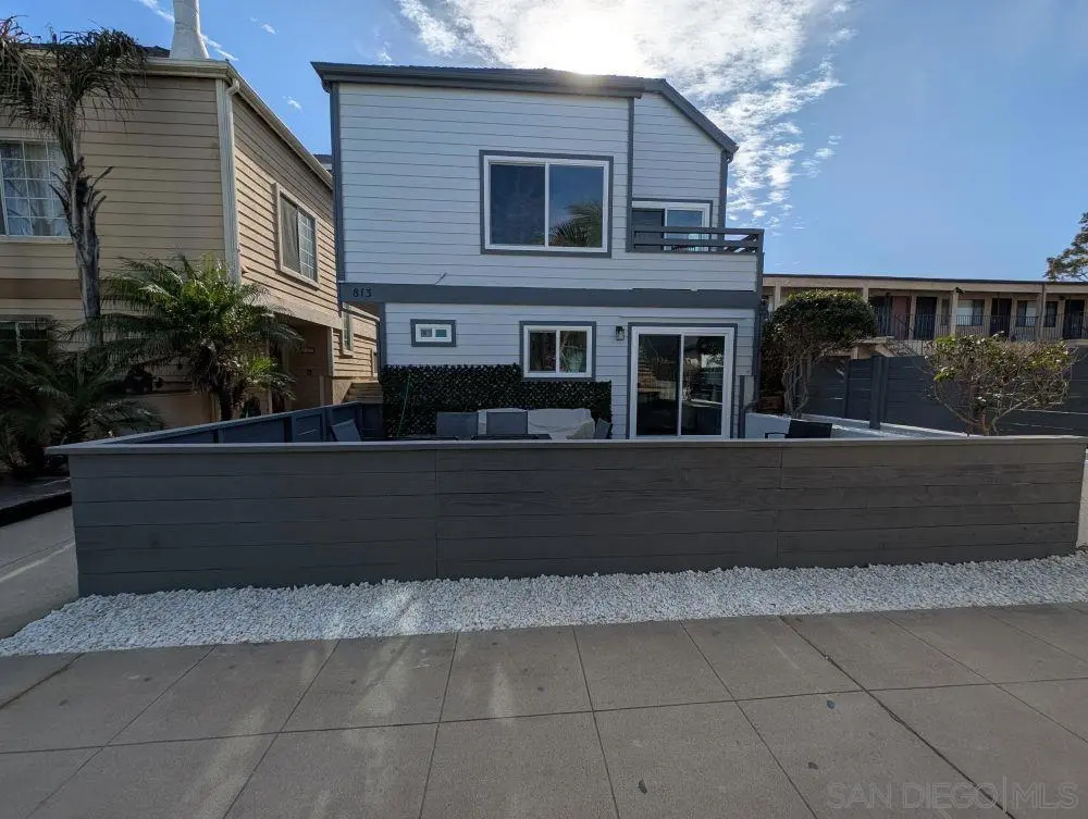 Single Family Residence for rent at 815 Isthmus Ct, San Diego, CA featuring 6 beds and 3 baths