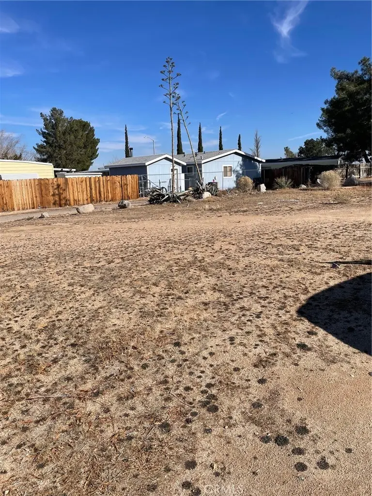 13991 Riviera Dr, Victorville, CA — listing photo 1