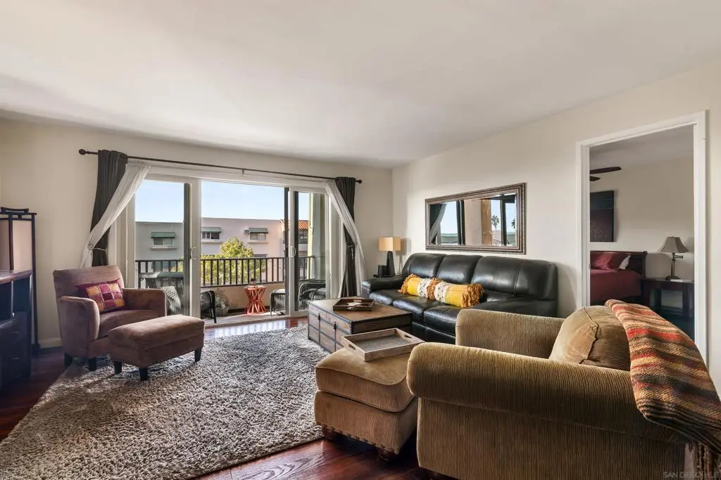 Single Family Residence for rent at 2530 Clairemont Drive 206, San Diego, CA featuring 2 beds and 2 baths