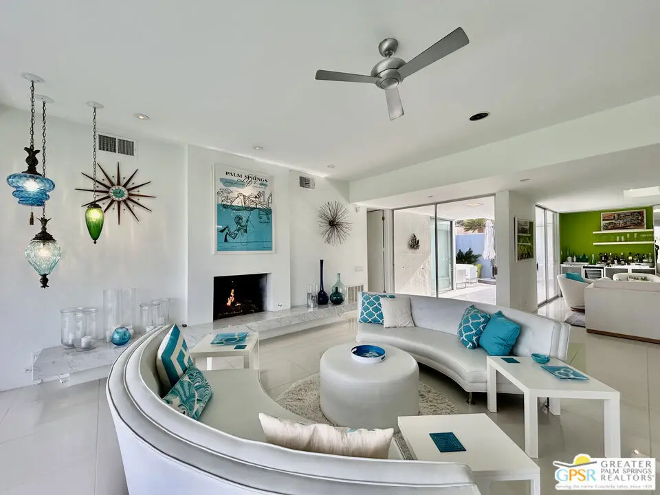 Residential Lease for rent at 16 Lakeview Circle, Palm Springs, Riverside County, CA featuring 2 beds and 2 baths