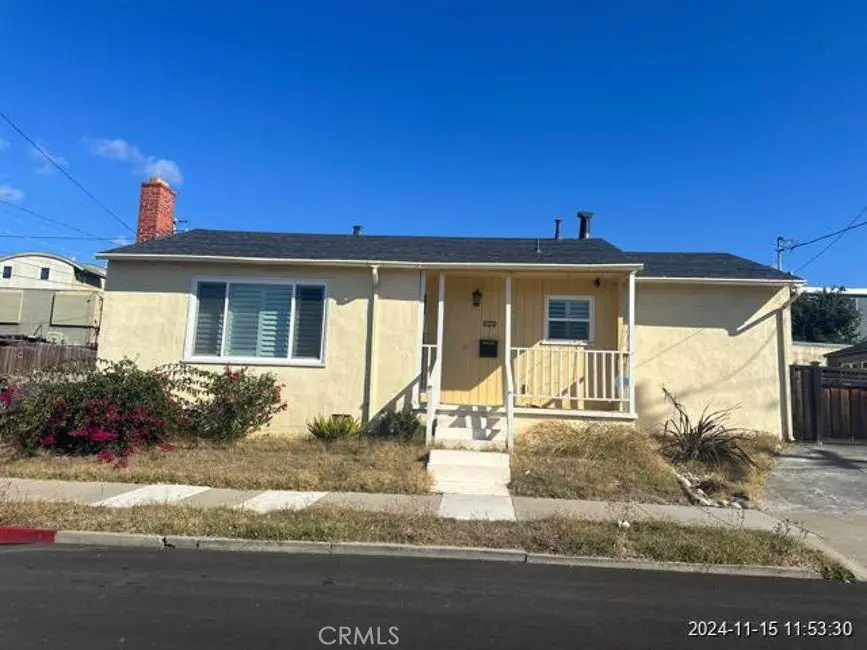 Single Family Residence for sale at 9850 Elmar Avenue, Oakland, CA featuring 2 beds and 1 bath