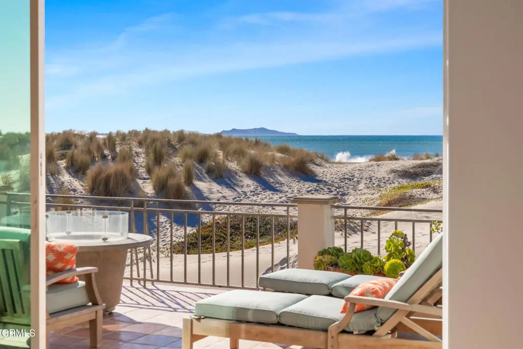Single Family Residence for rent at 1571 Mandalay Beach Road, Oxnard, CA featuring 4 beds and 6 baths