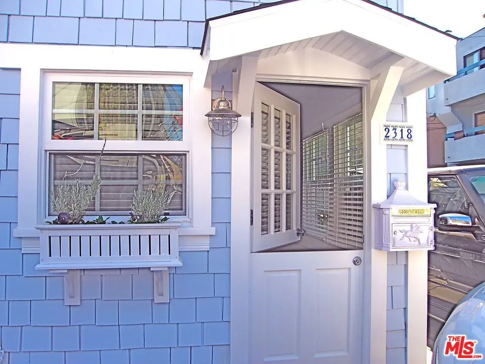 2318 Strongs Drive, Venice, CA — listing photo 1
