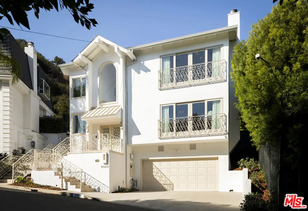 Residential Lease for rent at 9809 BEESON Drive, Beverly Hills, Los Angeles County, CA featuring 5 beds and 5 baths