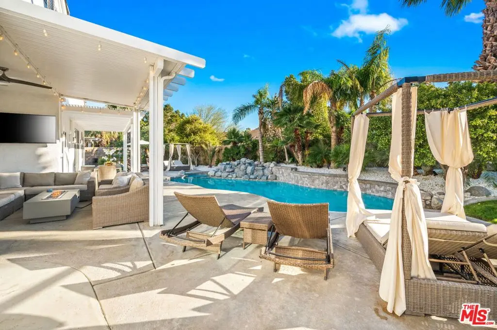 Residential Lease for rent at 1083 E Circulo San Sorrento Road, Palm Springs, Riverside County, CA featuring 4 beds and 3 baths