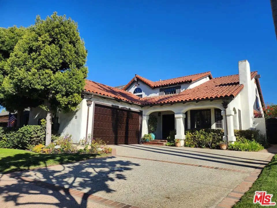 Single Family Residence for sale at 28 Westport, Manhattan Beach, CA featuring 4 beds and 3 baths