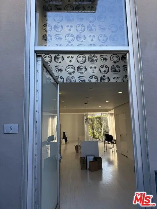 Residential Lease for rent at 7917 Willoughby Avenue 5, West Hollywood, Los Angeles County, CA featuring 2 beds and 3 baths