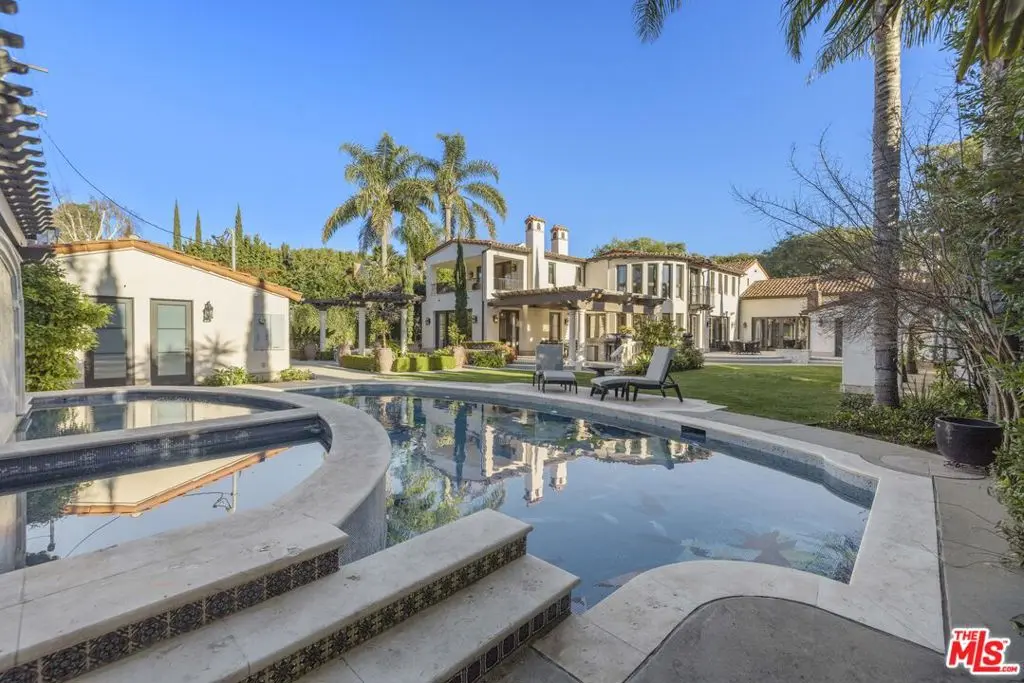 Residential Lease for rent at 803 N Roxbury Drive, Beverly Hills, Los Angeles County, CA featuring 6 beds and 5 baths
