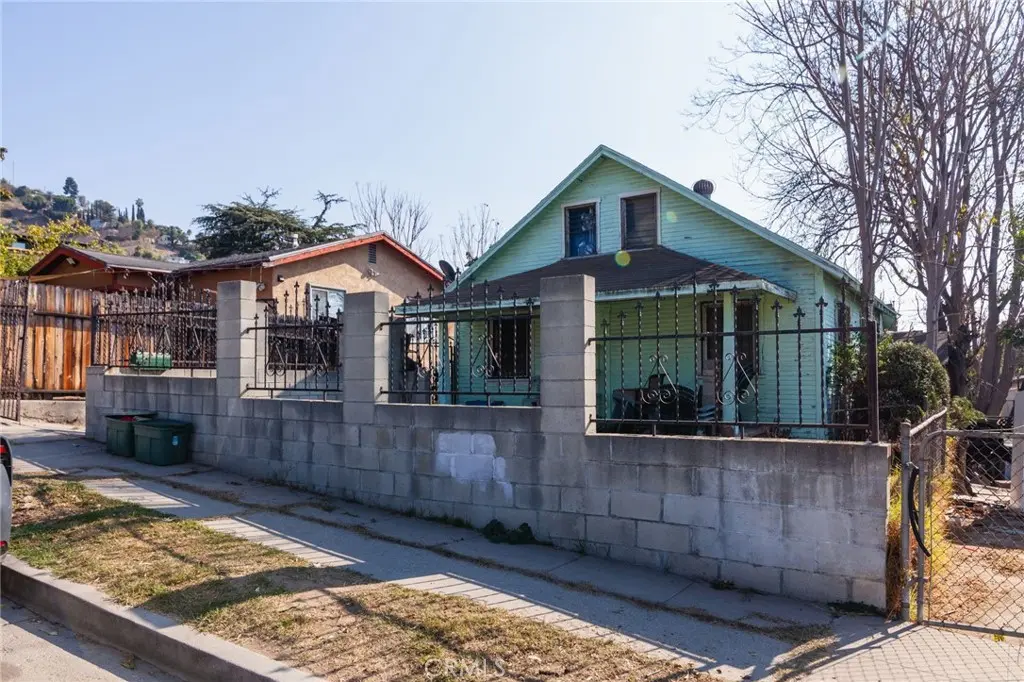 Duplex for sale at 2908 Future Street, Los Angeles, CA
