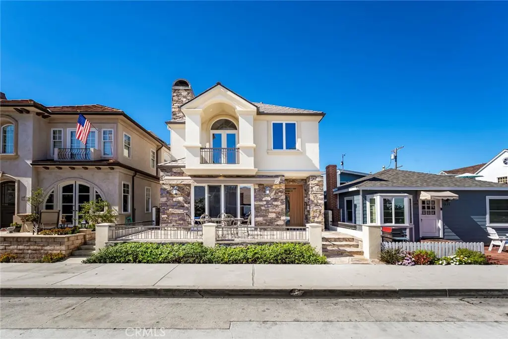 Single Family Residence for rent at 119 Opal Avenue, Newport Beach, CA featuring 3 beds and 3 baths