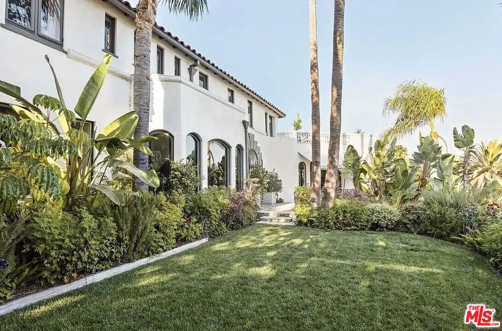 Residential Lease for rent at 2015 Whitley Avenue, Los Angeles, Los Angeles County, CA featuring 4 beds and 4 baths