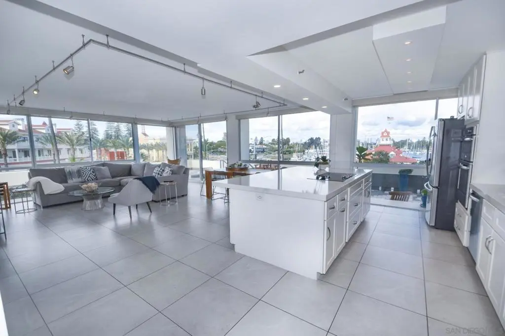 Residential Lease for rent at 1710 Avenida Del Mundo 108, Coronado, San Diego County, CA featuring 2 beds and 2 baths