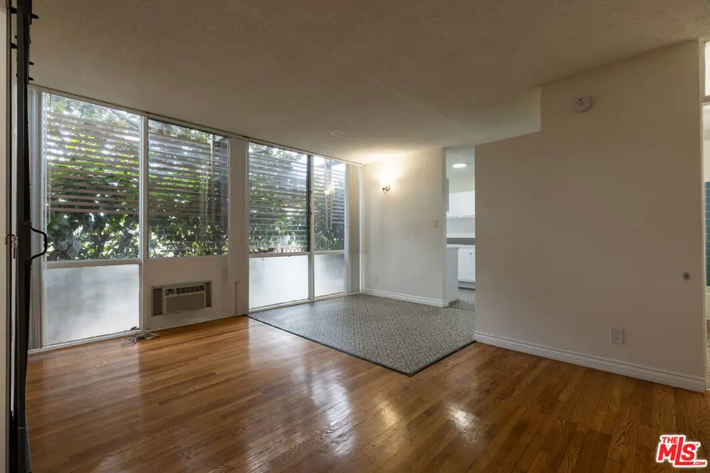 Residential Lease for rent at 11133 ROSE Avenue 15, Los Angeles, Los Angeles County, CA featuring 3 beds and 1 bath