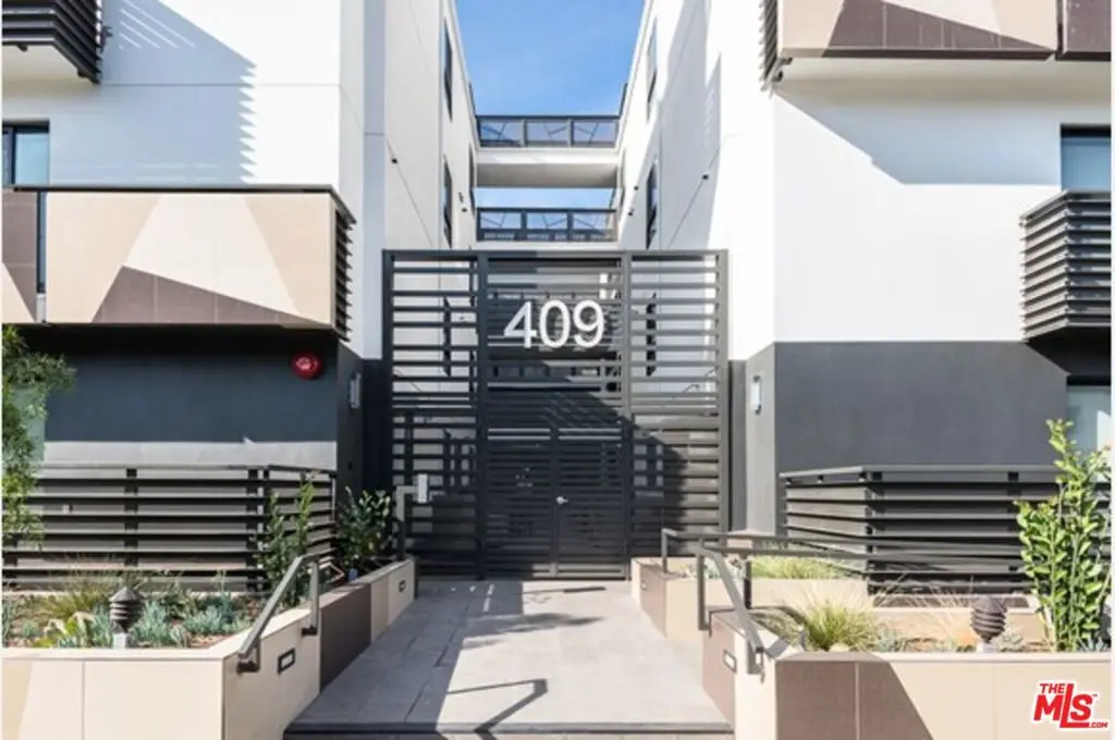 Residential Lease for rent at 409 Hayworth ph6, Los Angeles, Los Angeles County, CA featuring 3 beds and 3 baths