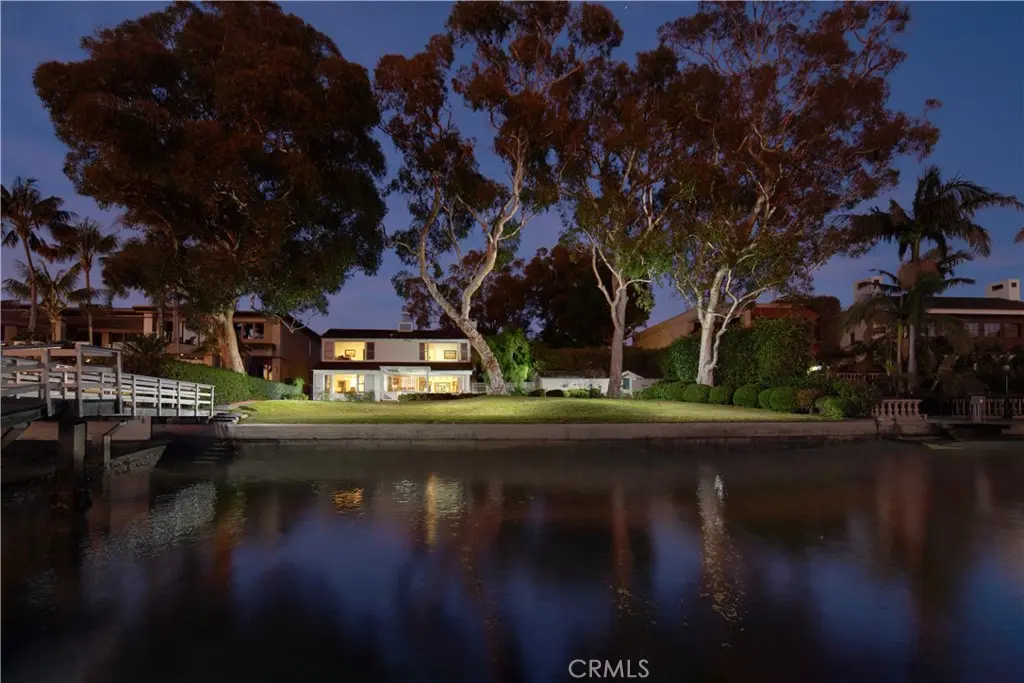 Single Family Residence for rent at 20 Harbor Island, Newport Beach, CA featuring 6 beds and 5 baths