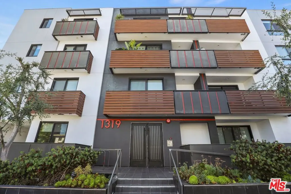 Residential Lease for rent at 1319 Martel 103, Los Angeles, Los Angeles County, CA featuring 3 beds and 3 baths