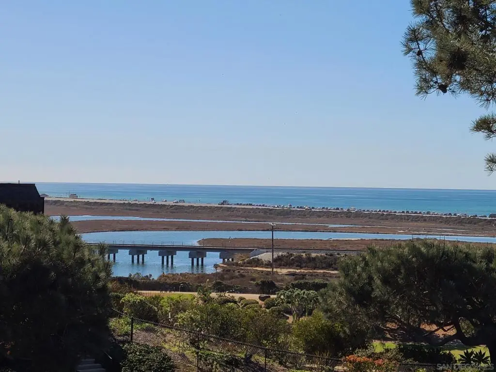 Townhouse for rent at 13055 Caminito Del Rocio, Del Mar, CA featuring 2 beds and 3 baths