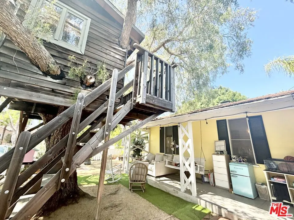 Residential Lease for rent at 630 North Gardner St, Los Angeles, Los Angeles County, CA featuring 2 beds and 1 bath