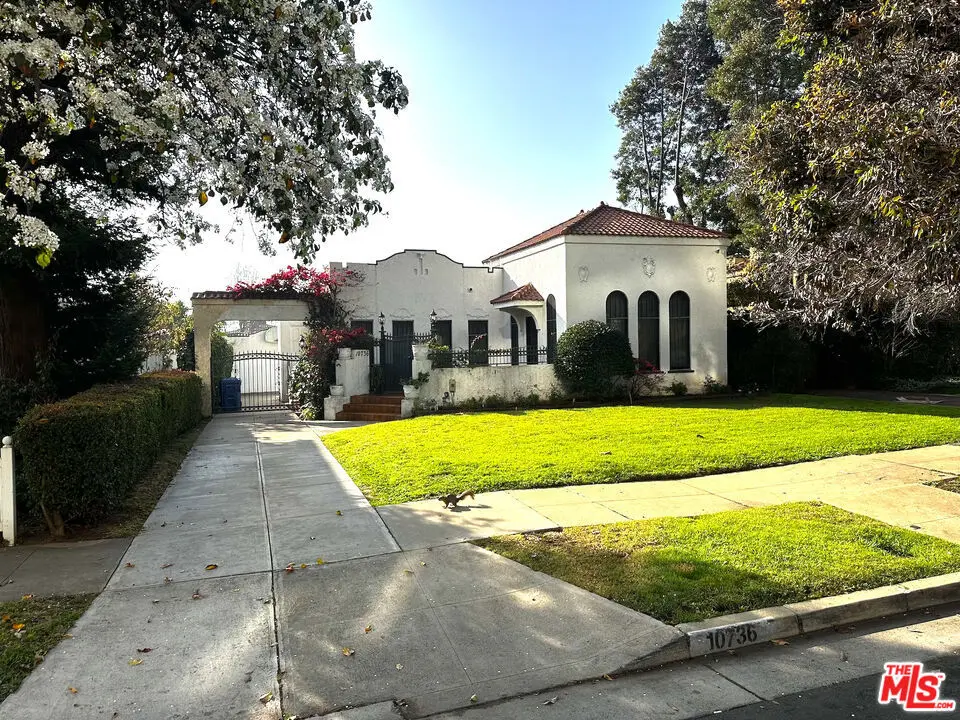 Residential Lease for rent at 10736 Ashton Avenue, Los Angeles, Los Angeles County, CA featuring 2 beds and 2 baths