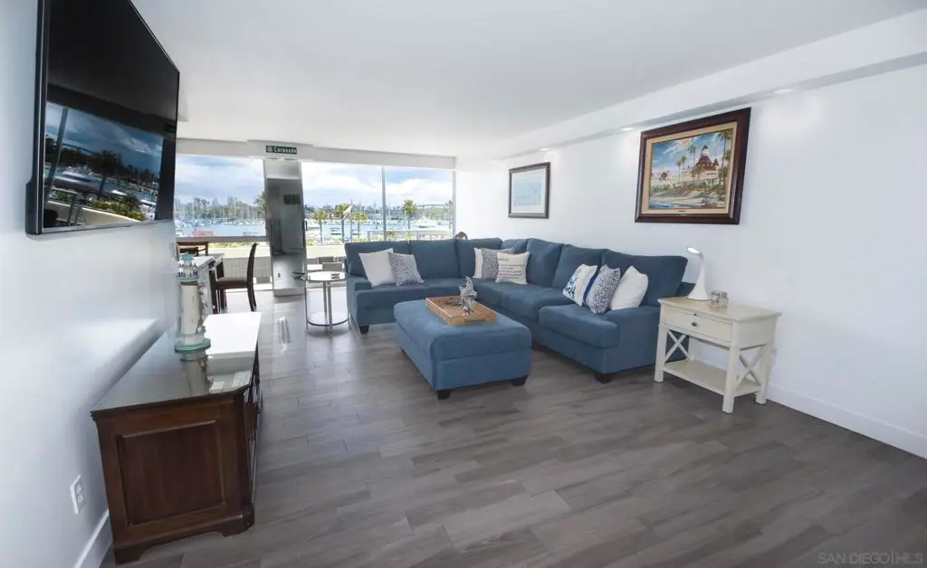 Single Family Residence for rent at 1710 Avenida Del Mundo 105, Coronado, CA featuring 1 bed and 1 bath