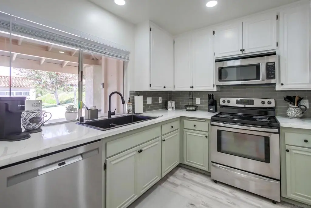 Townhouse for rent at 17464 Plaza Cerado 84, San Diego, CA featuring 2 beds and 1 bath