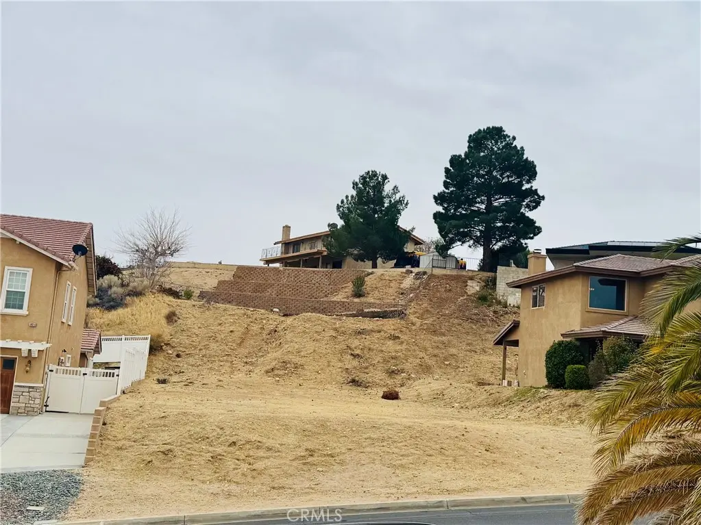 18005 Vista Point Drive, Victorville, CA — listing photo 1