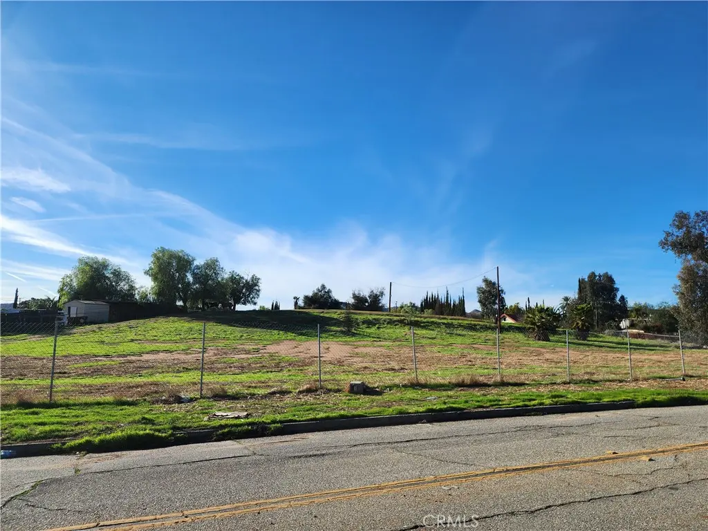 4998 Bushnell Avenue, Riverside, CA — listing photo 1