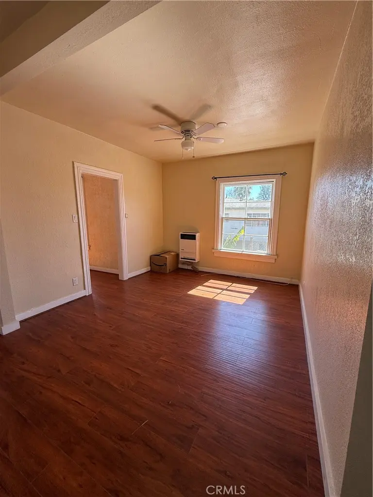 Residential Lease for rent at 1946 New England St 1/2, Los Angeles, Los Angeles County, CA featuring 3 beds and 1 bath