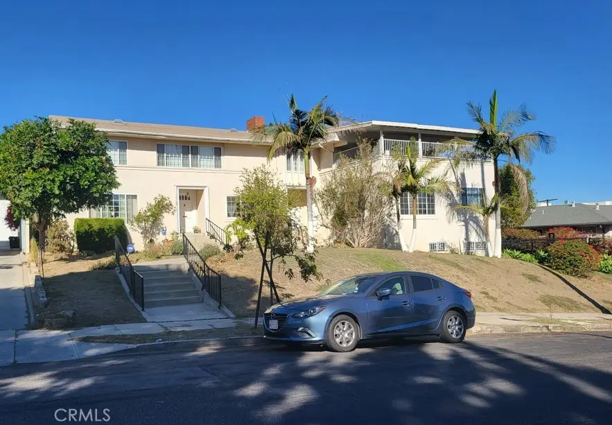 Triplex for sale at 1121 5th Avenue, Los Angeles, CA
