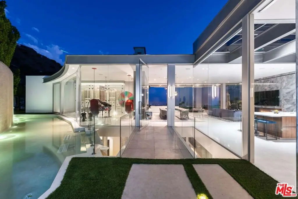 Residential Lease for rent at 1814 N Doheny Drive, Los Angeles, Los Angeles County, CA featuring 5 beds and 7 baths