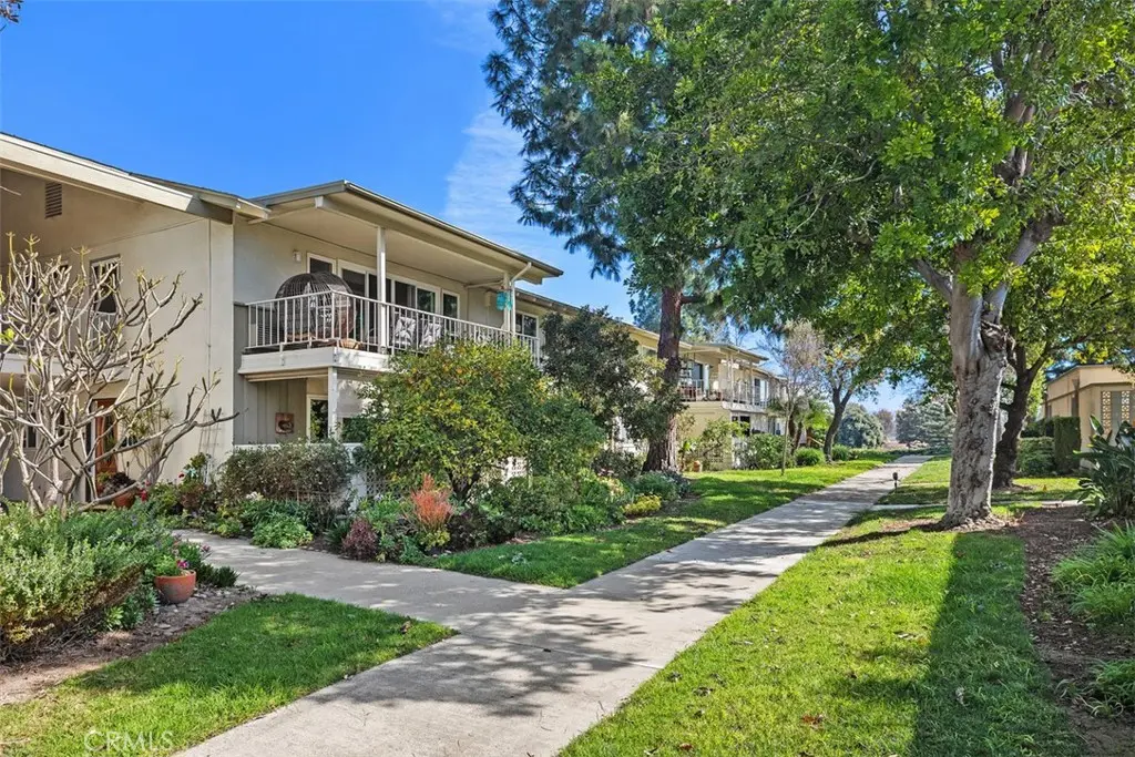 Stock Cooperative for rent at 15 Via Castilla Q, Laguna Woods, CA featuring 2 beds and 2 baths